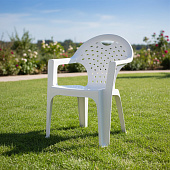 Кресло пластиковое белое